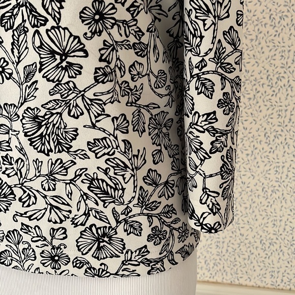 Ladies medium three-quarter sleeve blouse - Picture 3 of 6